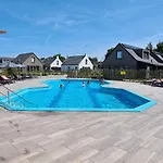 550 Op Recreatiepark De Wielen شاليه *
