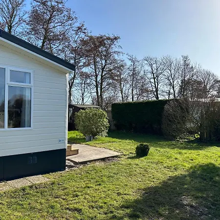 550 Op Recreatiepark De Wielen شاليه