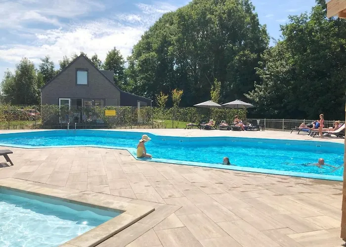 شاليه 550 Op Recreatiepark De Wielen